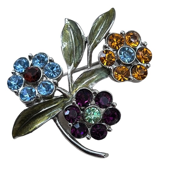 Jewelry - Vintage crystal pin brooch with floral design